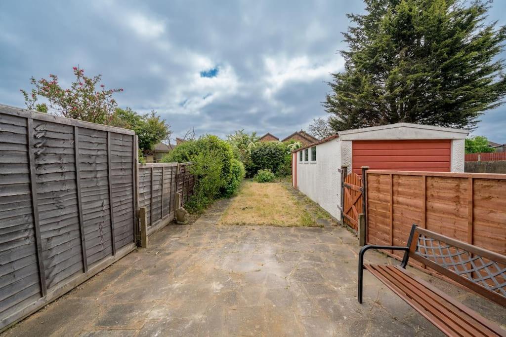 Lux 3Bed Near Wembley With Parking By Oceana Group - Sleeps 8 Appartement Harrow Buitenkant foto