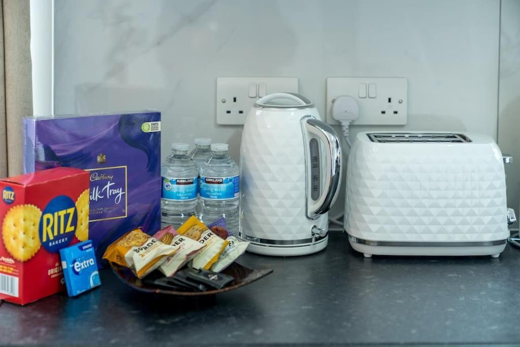 Lux 3Bed Near Wembley With Parking By Oceana Group - Sleeps 8 Appartement Harrow Buitenkant foto