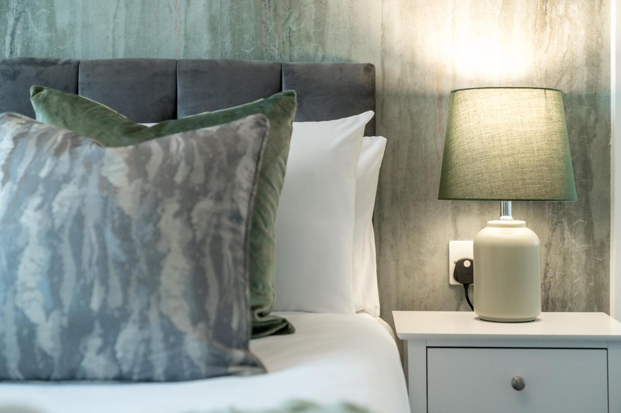 Lux 3Bed Near Wembley With Parking By Oceana Group - Sleeps 8 Appartement Harrow Buitenkant foto